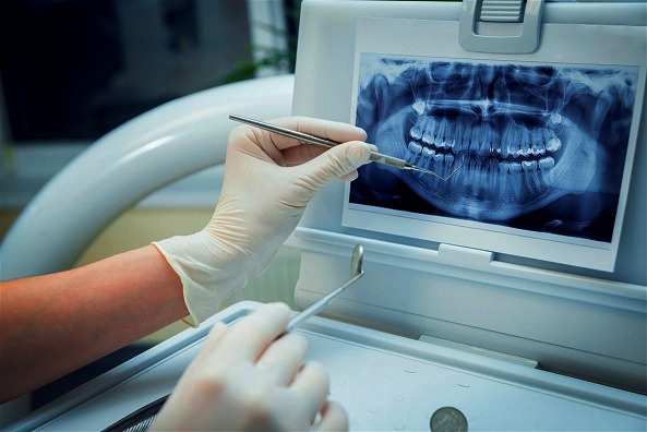 Clínica Radiologia Orleans - sala de atendimento com equipamento de tomografia